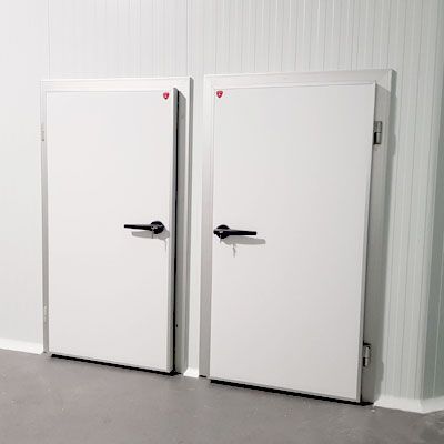puerta abatir frigorífica industrial
