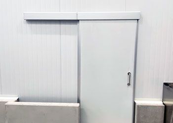 puerta corrediza de servicio